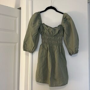 Green puff sleeve dress